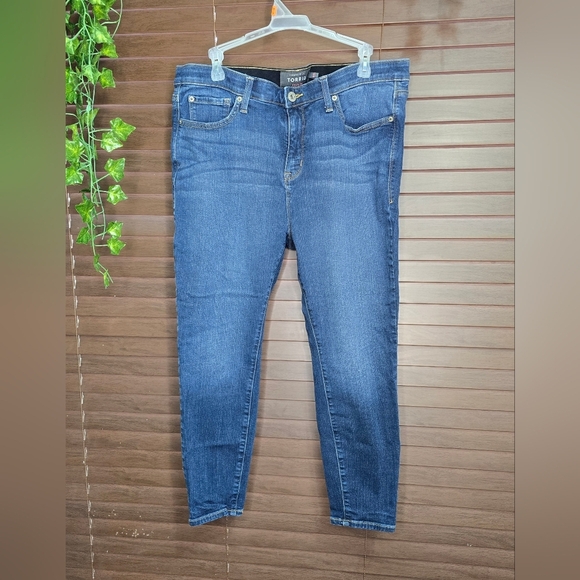 Torrid Sky High Skinny Midwash Denim High-rise Women's Skinny Jeans Size 18XS - Picture 1 of 14